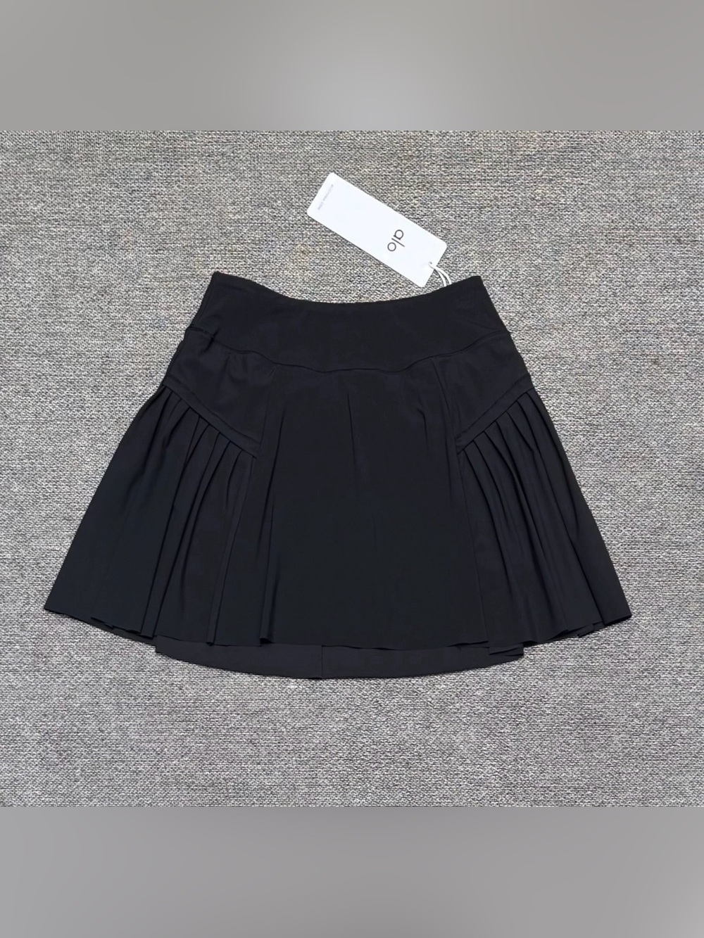 Alo Black Zip-Up Athletic Top + Skort Set - Picture 4 of 6